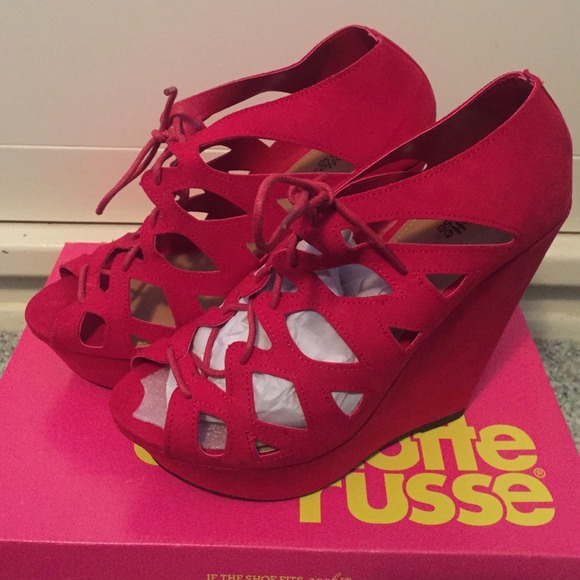 BRAND NEW NEVER WORN SIZE 9