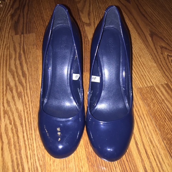 Navy Blue Heels - Picture 1 of 2