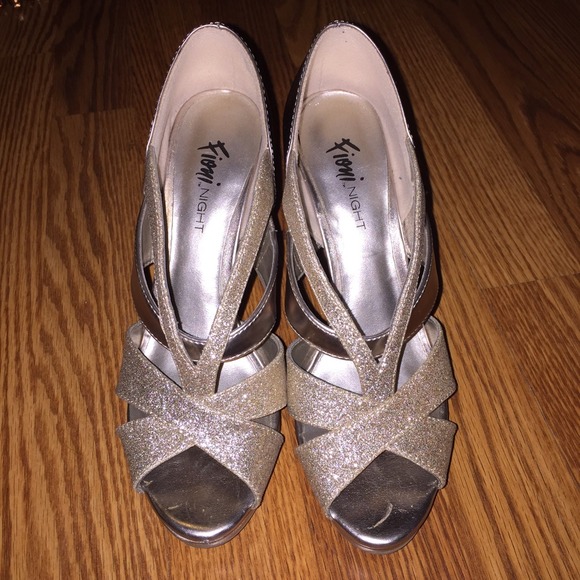 Gold Sparkle Heels - Picture 1 of 2