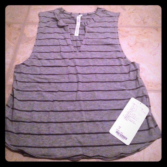 NWT yogi cut off tee 🚫🚫 SOLD IN BUNDLE
