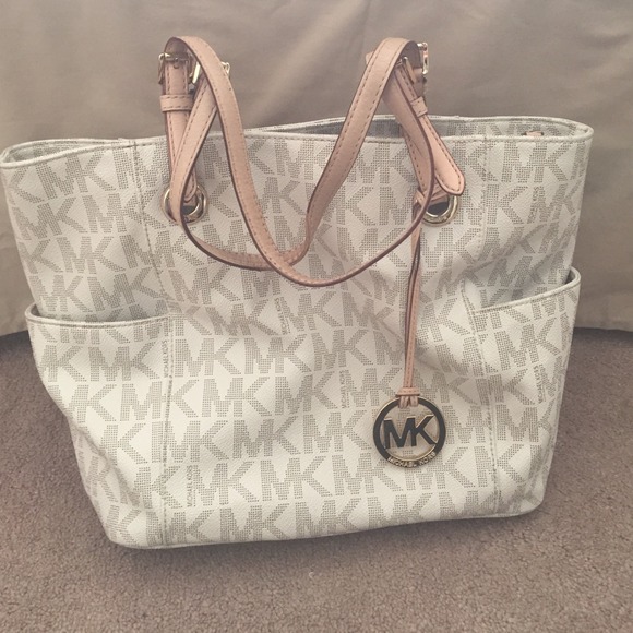 Michael Kors Handbags - 100% authentic Michael Kors handbag