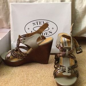 Steve Madden Tampaa Grey/Metallic Wedges