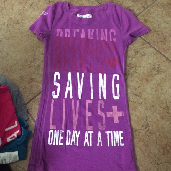 Purple T-shirt - Picture 1 of 1