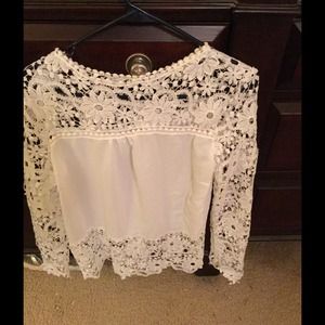 Beautiful white lace at top solid white top Sz XXS