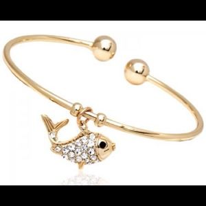 BNWT 18k fish charm bangle bracelet.