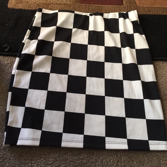 🚫BUNDLED🚫Black and white skirt - Picture 2 of 3