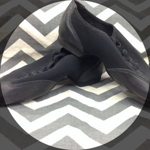 Like new Capezio dance shoes