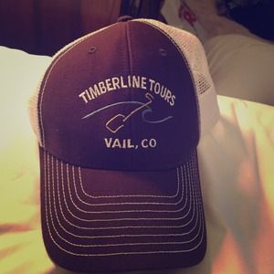 Timeless brown cap with mesh back. (Snapback)