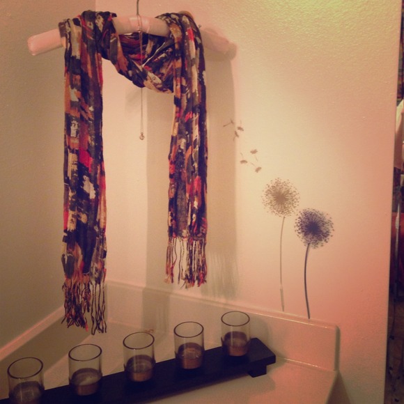 Abstract scarf