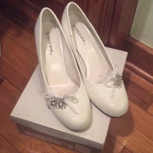 NWT white pumps