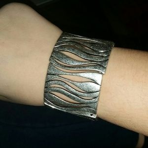 Premier designs textured bracelet