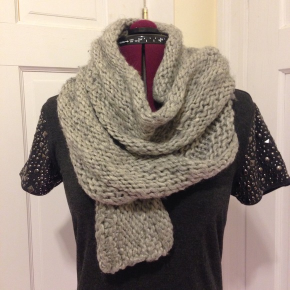 ⭐️️SALE⭐️⛄️Cozy Banana Republic Scarf⛄️