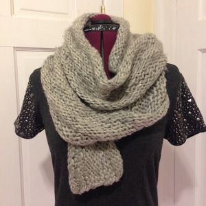 ⭐️️SALE⭐️⛄️Cozy Banana Republic Scarf⛄️