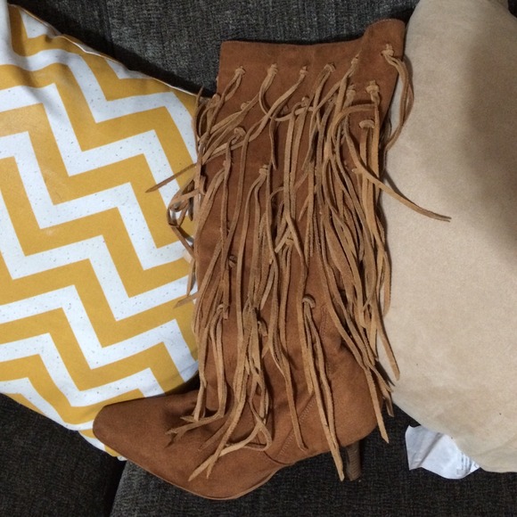 Fringe boots