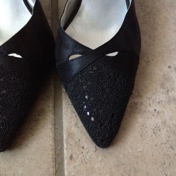 ❗️SOLD❗️Beaded point heels - Picture 2 of 4