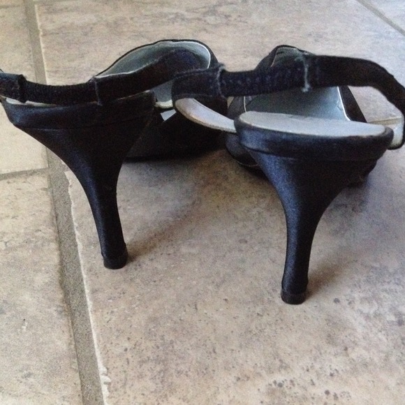 ❗️SOLD❗️Beaded point heels - Picture 3 of 4