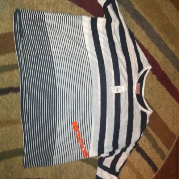 Striped black and white top