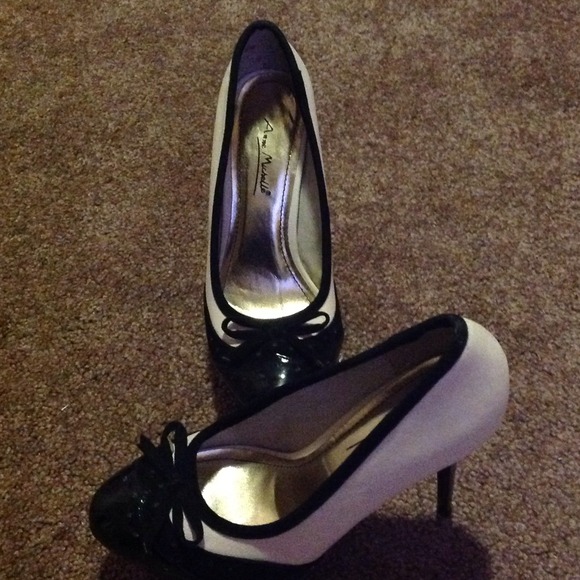 Anne Michelle high heel pump black and tan new