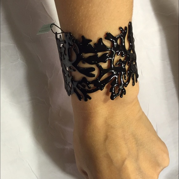 🚫SOLD🚫 black coral cuff - Picture 3 of 4