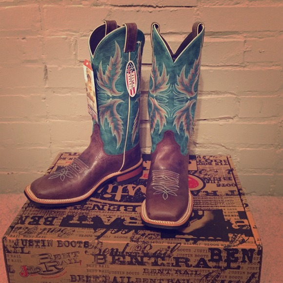 Brand New Justin Boots Bent Rail
