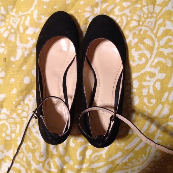 Black wedges