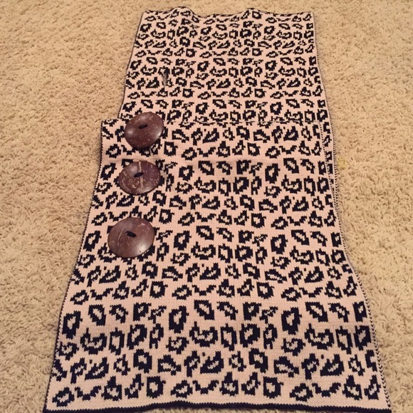 Cheetah knit scarf