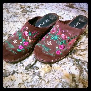 Juicy couture suede clogs!