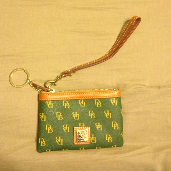 A Dooney & Bourke wristlet 👑 - Picture 2 of 4