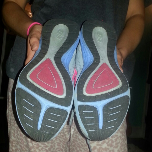 Nike shoes - Picture 2 of 2