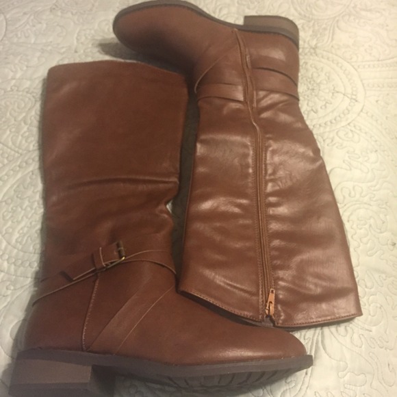NWT brown boots