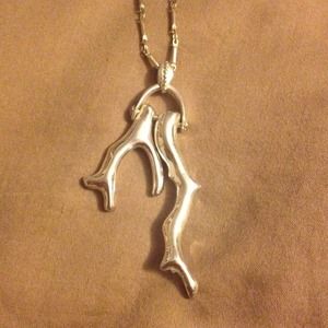 Stella and Dot Vallen Pendant