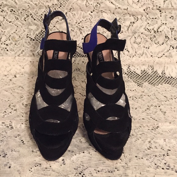 Blue 💙 and Black 🖤 - Picture 2 of 4