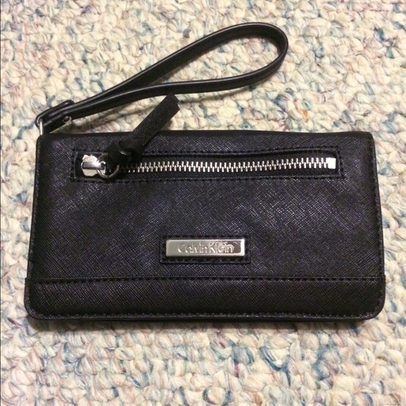Calvin Klein wristlet ❤️ - Picture 1 of 4