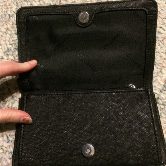 Calvin Klein wristlet ❤️ - Picture 3 of 4