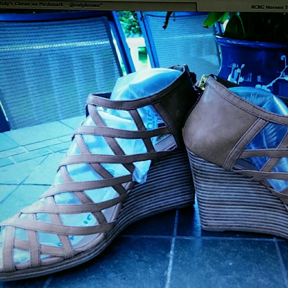 BCBG Noreen Tan Leather Wedge Sandal - Picture 2 of 4