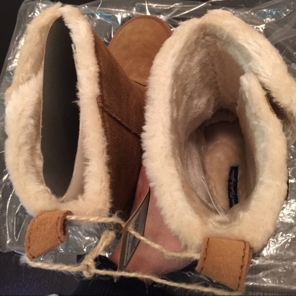 🆕LISTING AEO COZY ONE BUTTON SUEDE BOOT SIZE 8 - Picture 2 of 4