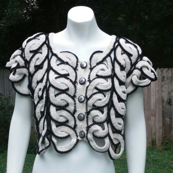 Amazing thick woven crop top. Black and ivory.