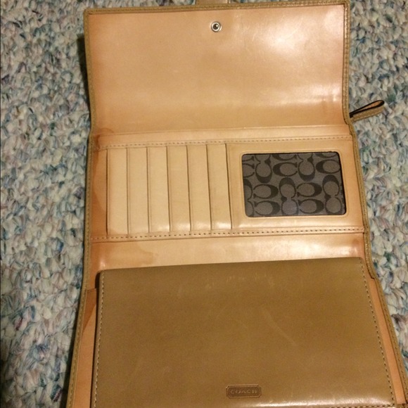 Authentic tan coach leather wallet ❤️ - Picture 2 of 4