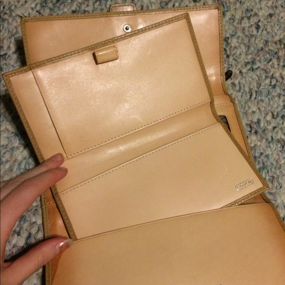 Authentic tan coach leather wallet ❤️ - Picture 3 of 4