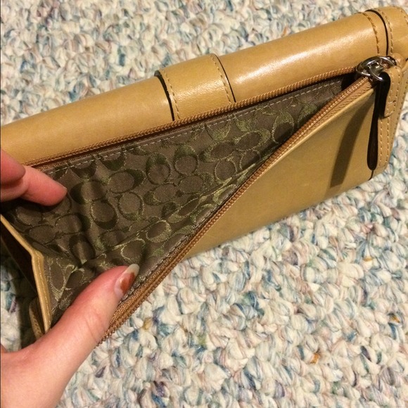 Authentic tan coach leather wallet ❤️ - Picture 4 of 4