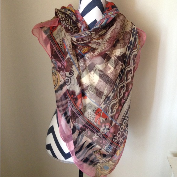 Scenic scarf