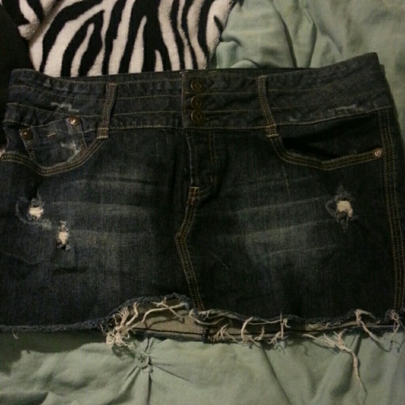Guess skirt size 31