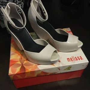 Melissa floret wedges size 7