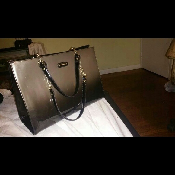 Auth anne klein bag