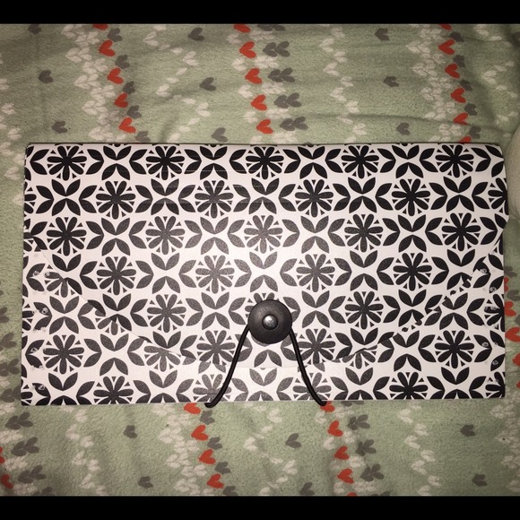 Accessories - Black and White Coupon File