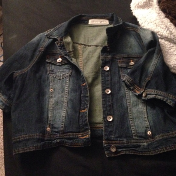 Cropped short sleeve Jean jacket