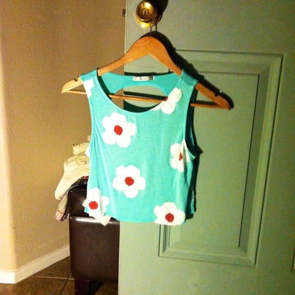 poppy crop top🌸