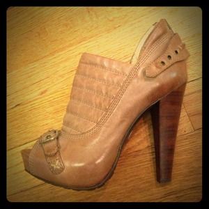 Rare Frye Edie Moto platform booties!!