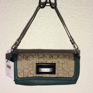 Emerald green Calvin Klein clutch w/strap. NEW
