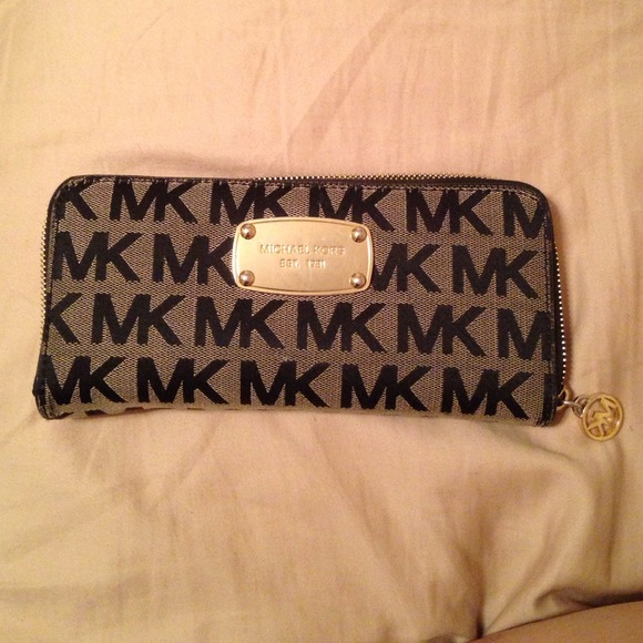 Michael Kors Continental Wallet